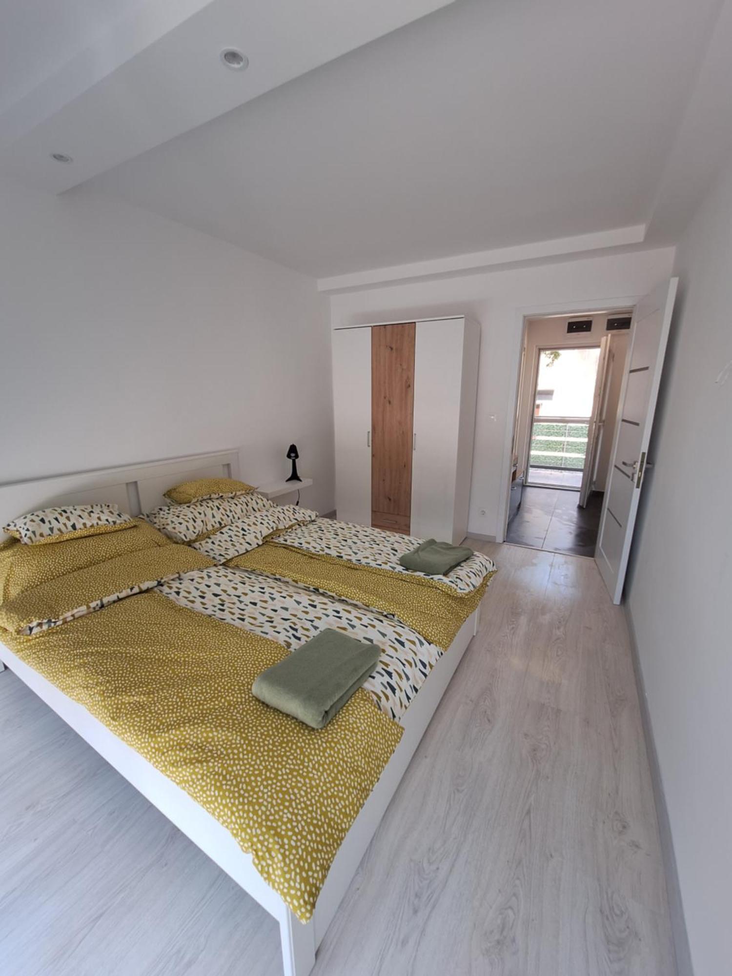 Sunday Rose Apartment